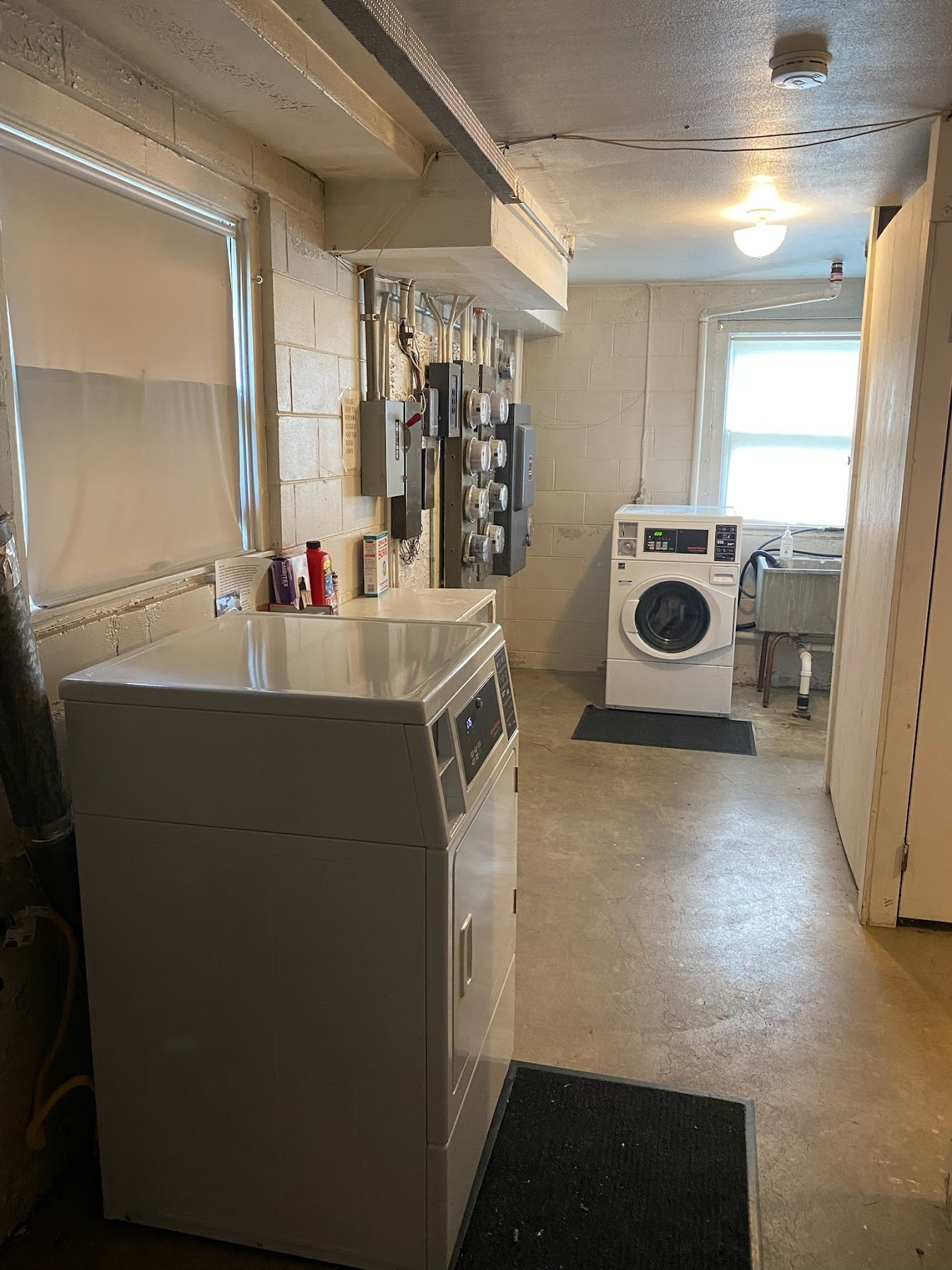 Washer and dryer - 1022 Arkwright St N