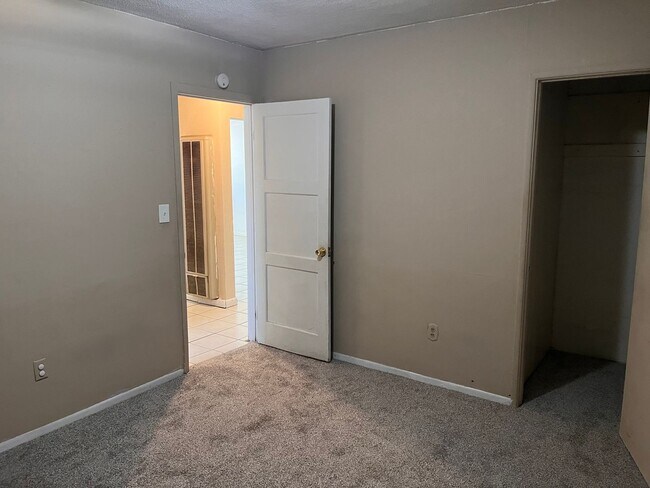 Building Photo - Cozy Home in San Jacinto on Large Lot