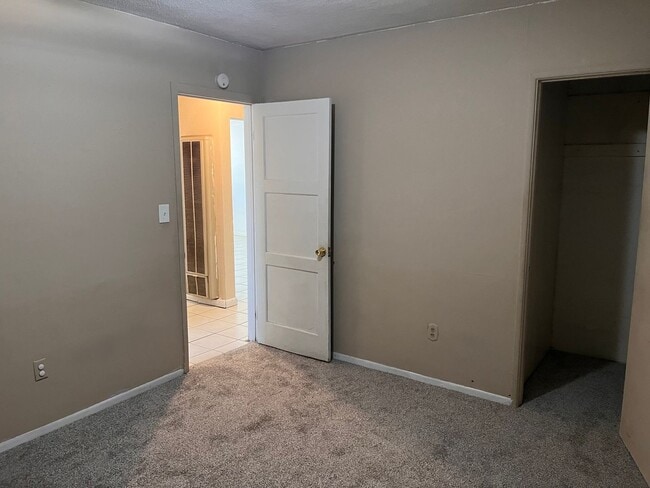 Building Photo - MOVE IN SPECIAL $700 OFF 1ST MO RENT