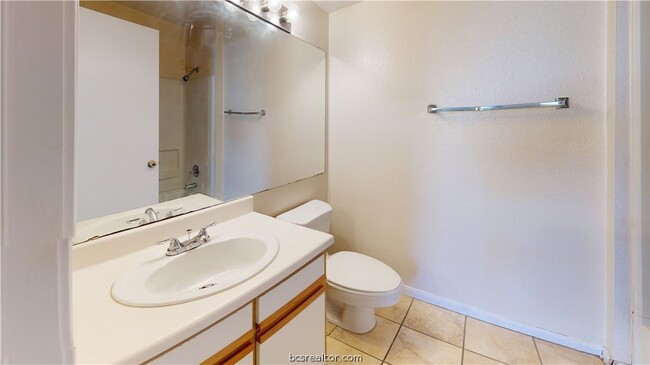 Building Photo - 529 Southwest PKWY Unit 102