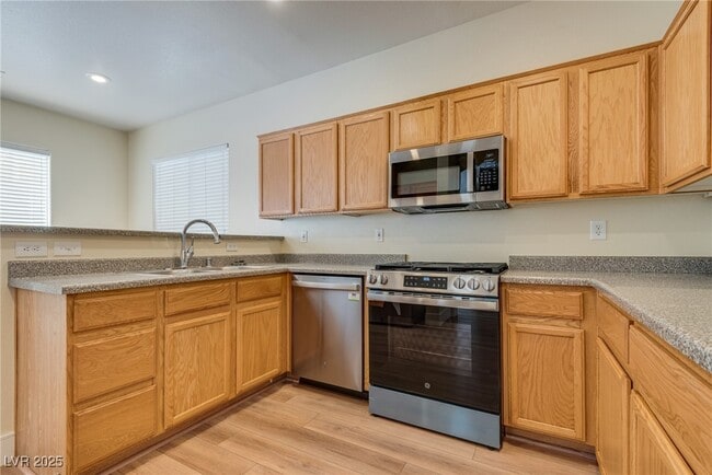 Building Photo - 8079 Duneville St