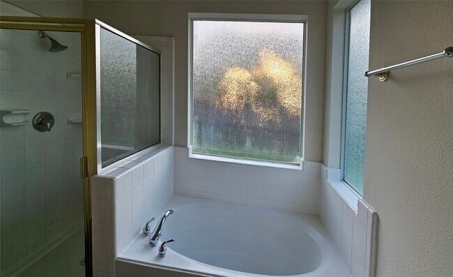 Building Photo - 2202 Cherry Hill Ct