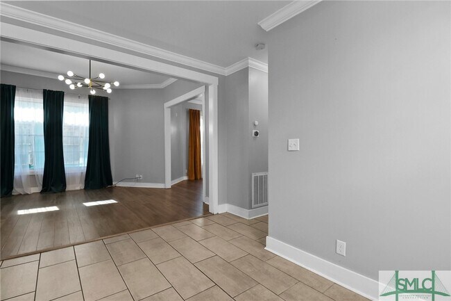 Building Photo - 608 W 37th St