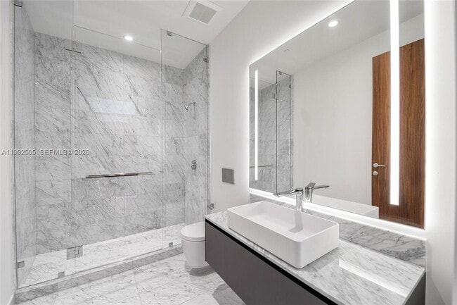 Building Photo - 5 Grove Isle Dr