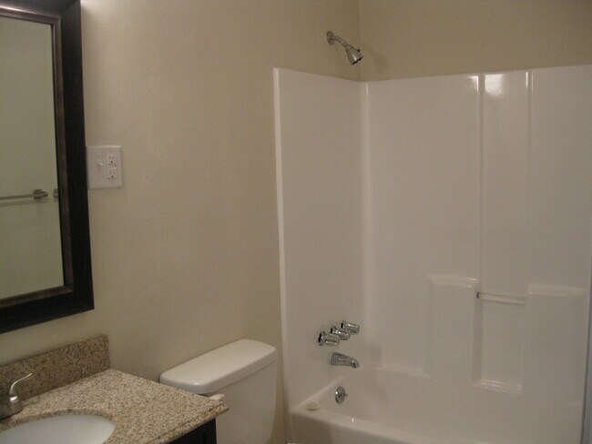 Building Photo - Home centrally located