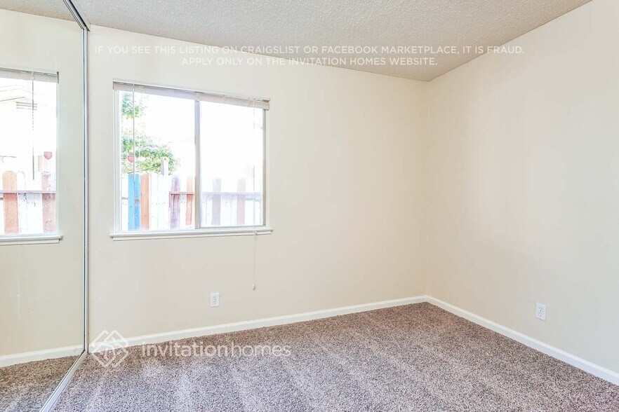 Building Photo - 341 Amber Ave