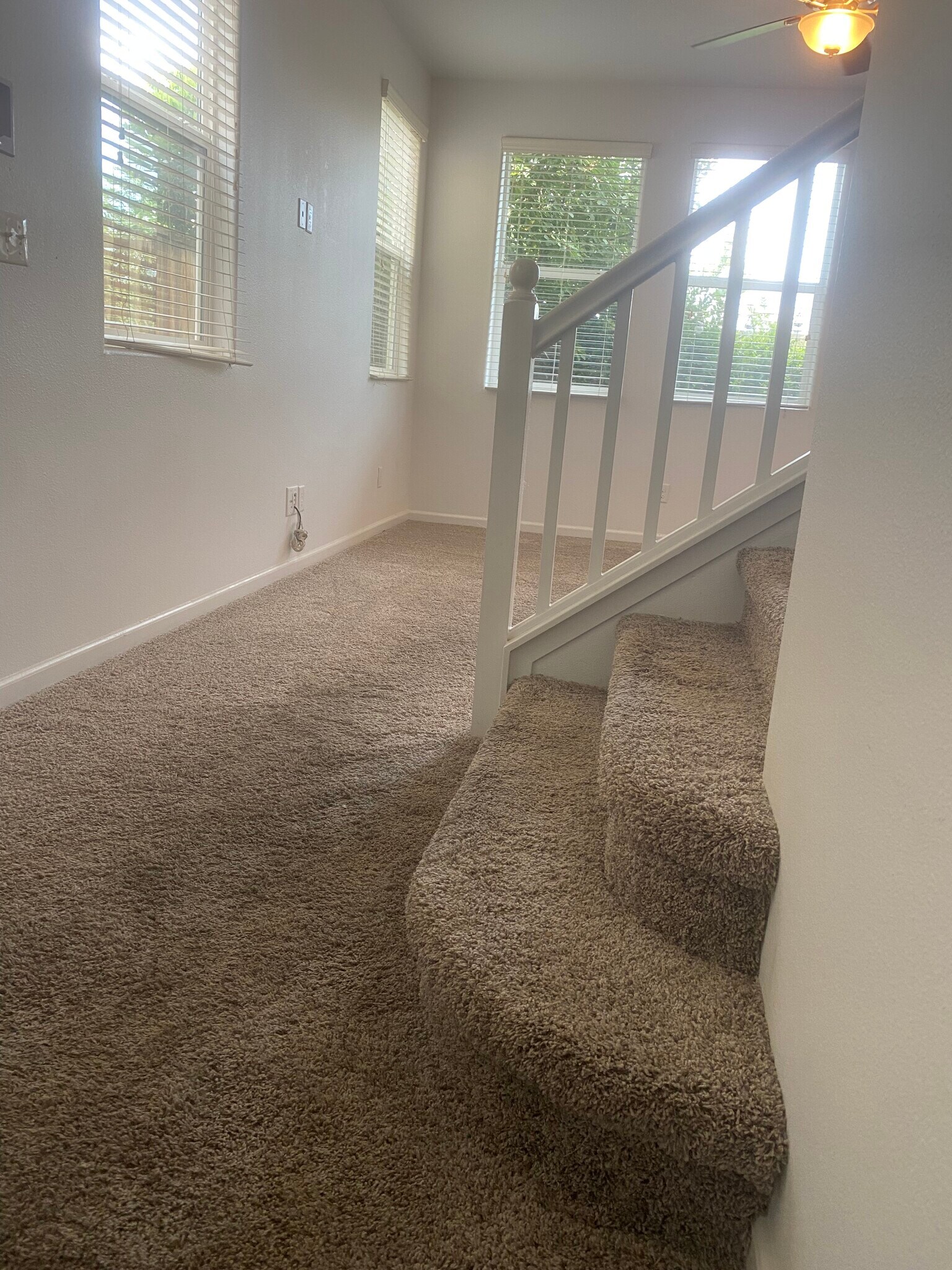 Building Photo - 7045 N Harmony Dr