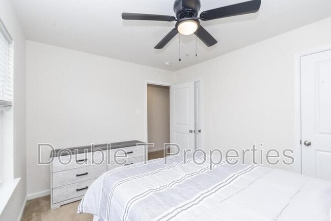 Building Photo - 1841 Graymount Way