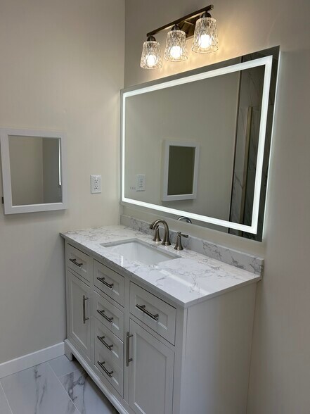 Bathroom 2 lighted mirror - 10760 Russett Ave