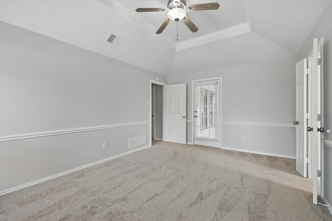Building Photo - 501 Meadowood Ln