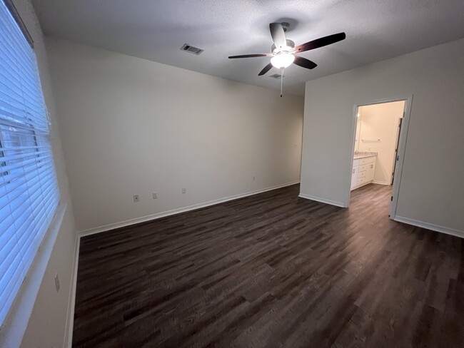 Building Photo - 49 Las Roblas Grande Dr