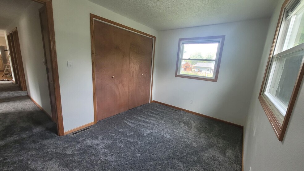 BED4 - 2212 Bartlett Ave