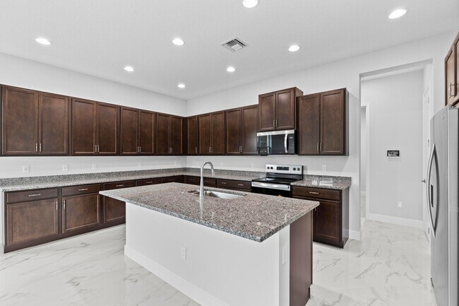 Building Photo - 15054 Wildwood Cir