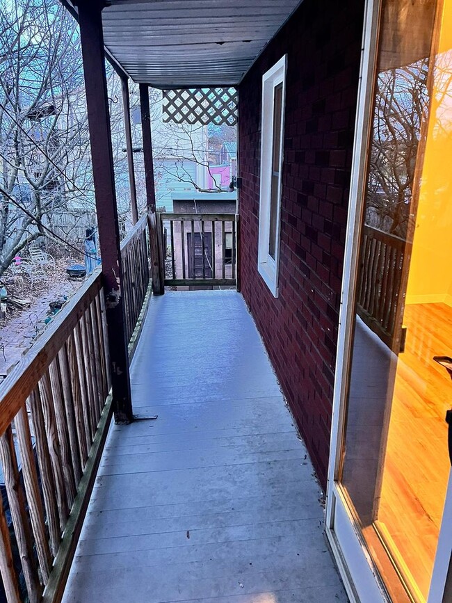 Building Photo - 3 Bedroom House, Garage-York City SD