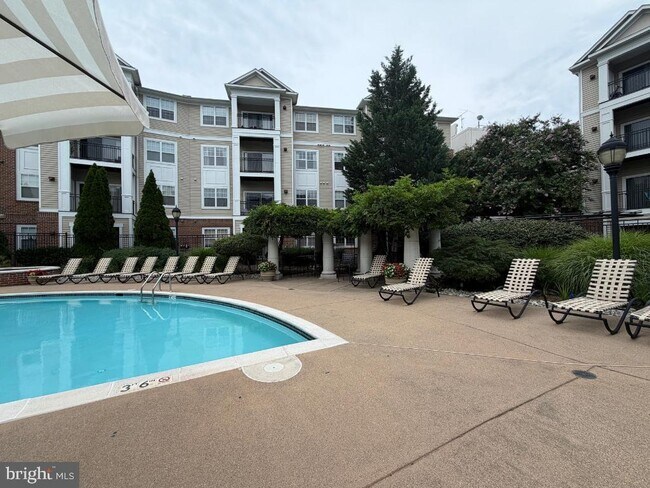 Building Photo - 12945 Centre Park Cir