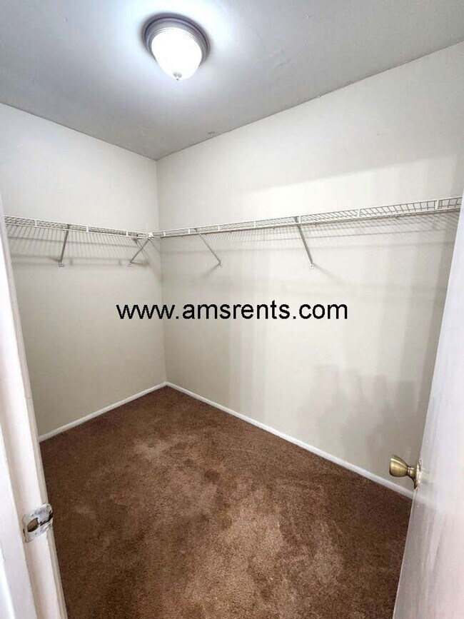 Building Photo - Spacious 3 bedroom 2 bath in Kissimmee