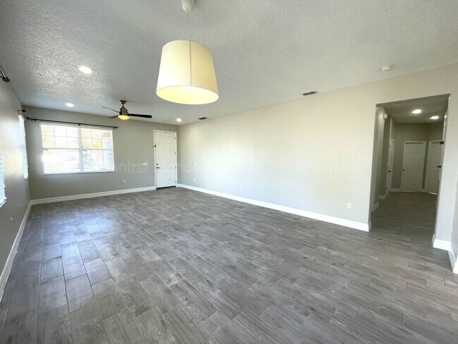 Building Photo - 4032 Meadowlark Dr