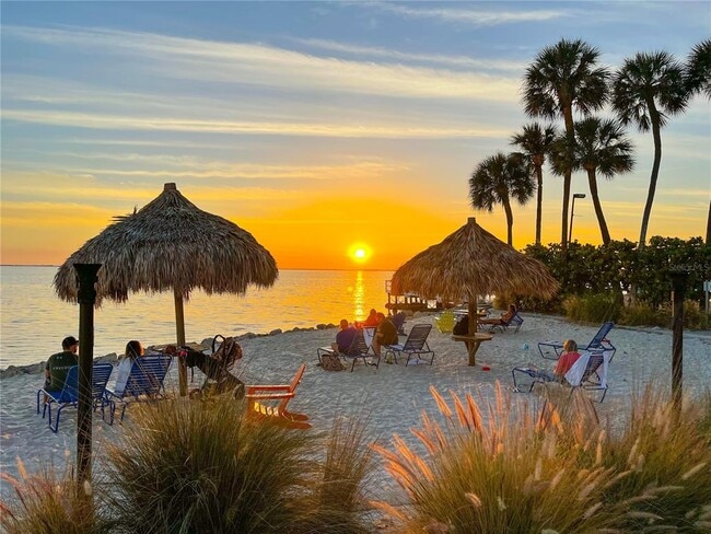 Building Photo - 2506 N Rocky Point Dr