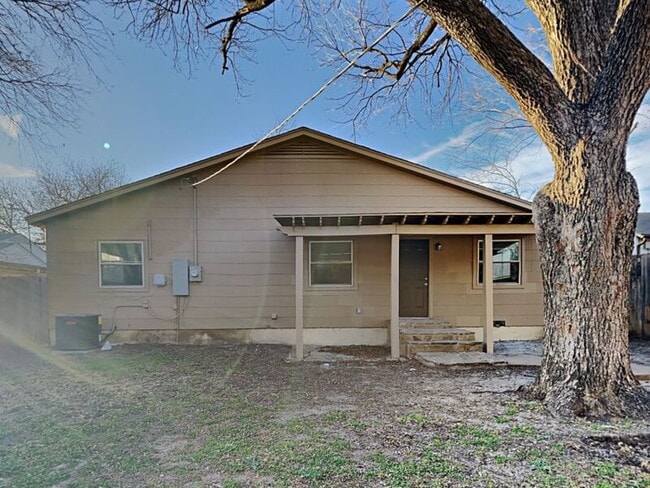 Building Photo - 4725 Dilworth Ct