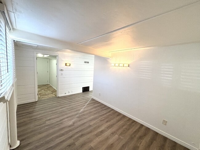 Building Photo - 119 E Leslie Ave