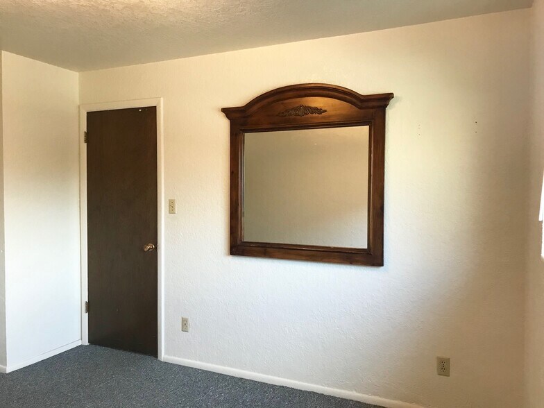 Building Photo - 80 N 200 E