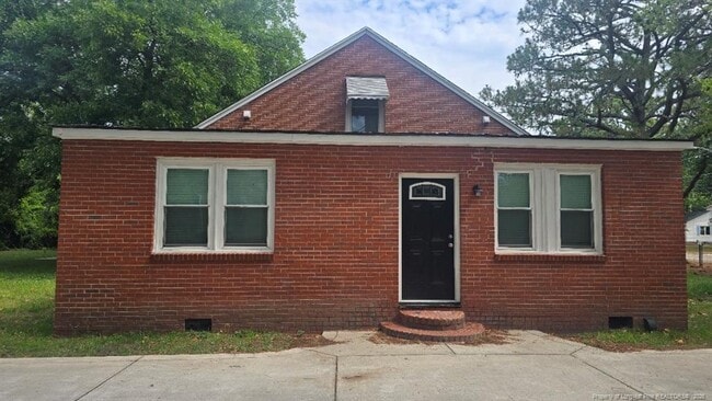 Building Photo - 506 Roxie Ave