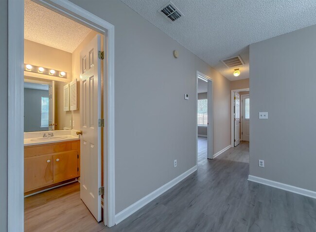 Building Photo - 2415 Talco Hills Dr