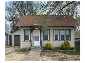Building Photo - 415 S 12th St