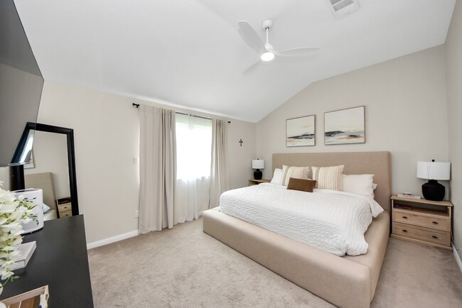 Building Photo - 18019 Autumn Hills Dr