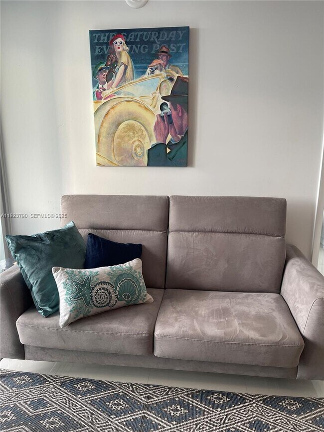 Building Photo - 465 Brickell Ave