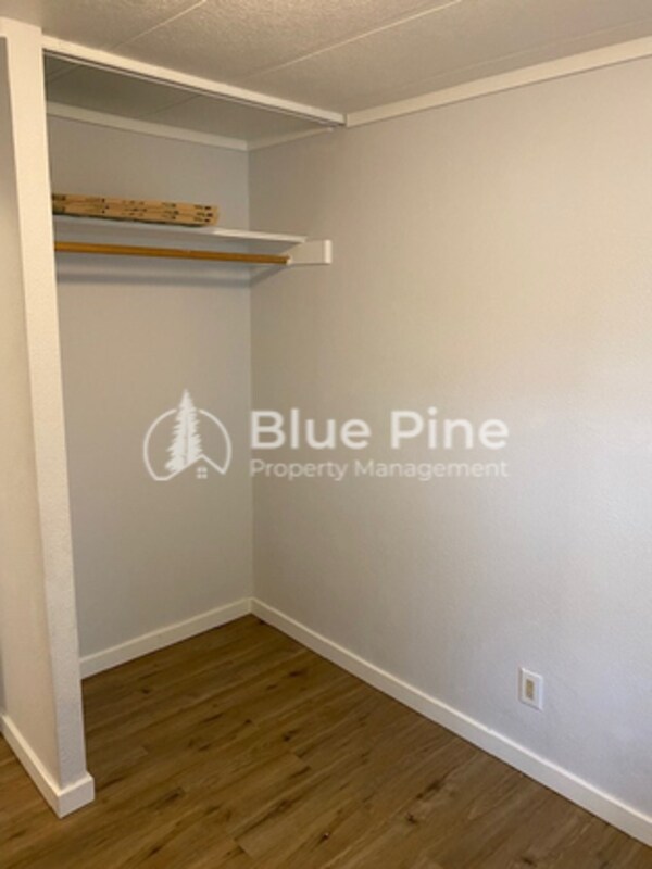 Building Photo - 925 Wilson Ave