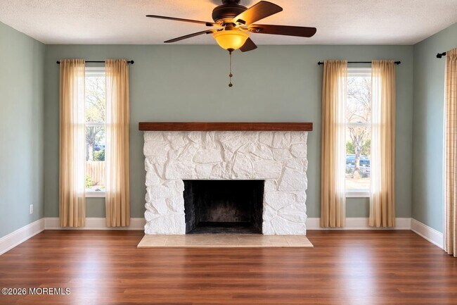 Building Photo - 4 Spring St