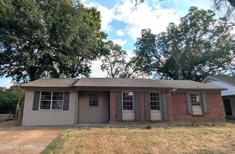Building Photo - 1435 Vicksburg Dr