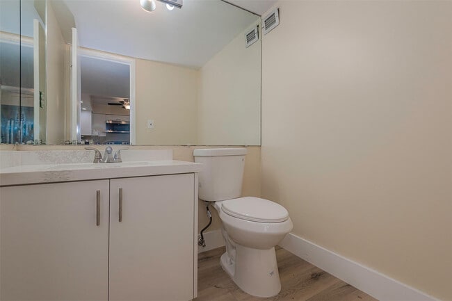 Building Photo - 1400 S Ocean Dr