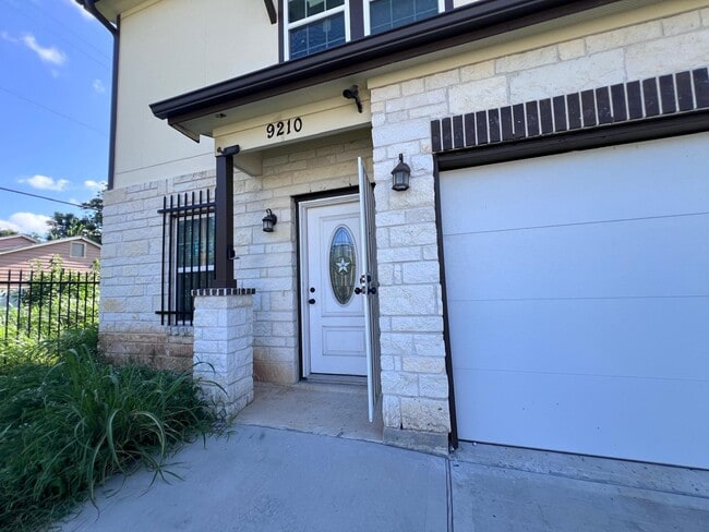 Building Photo - 9210 Martell St
