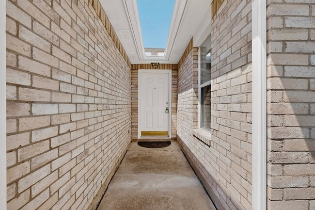 Building Photo - 625 Spillway Dr