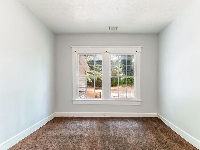 Building Photo - 3bd/2ba in the Heart of Oakland City and M...