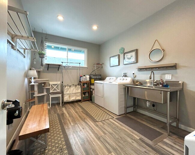 Building Photo - 19407 K Pl
