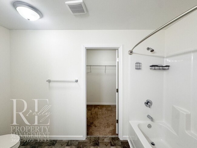 Building Photo - 4250 SE Horsehead Way