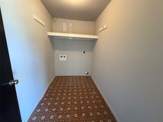 Building Photo - 312 S Poplar St