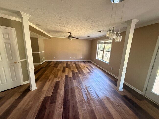 Building Photo - 2185 Belmont Dr