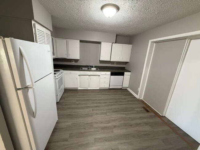 Building Photo - 1857 Dunkirk Dr