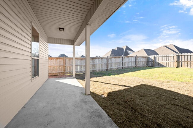 Building Photo - 37184 Sills Dr