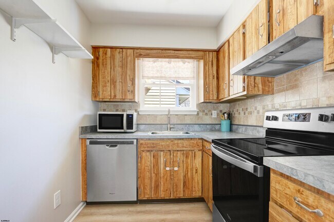 Building Photo - 874 E Fishers Creek Rd