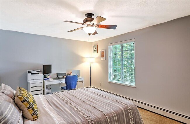 Building Photo - 28 Marigold Cir