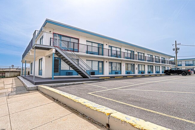 Building Photo - 3501 Boardwalk