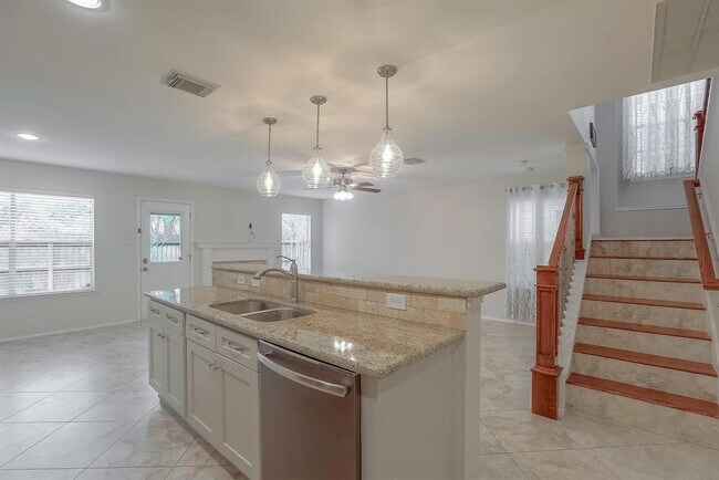 Building Photo - 131 N Villa Oaks Dr