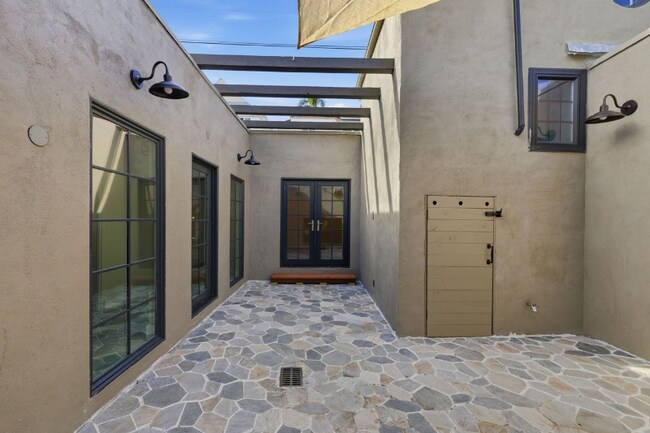 Building Photo - 3608 Wilshire Terrace