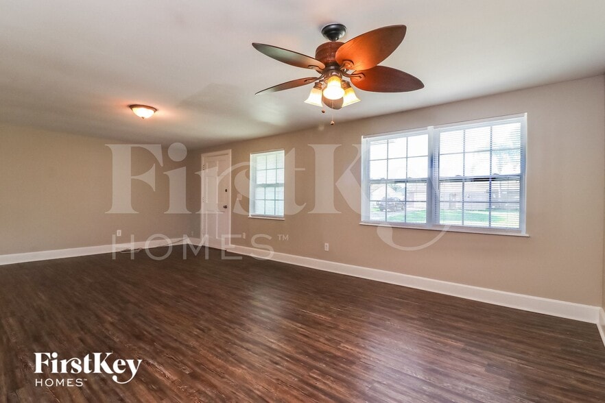 Building Photo - 7910 Woodgrove Cir