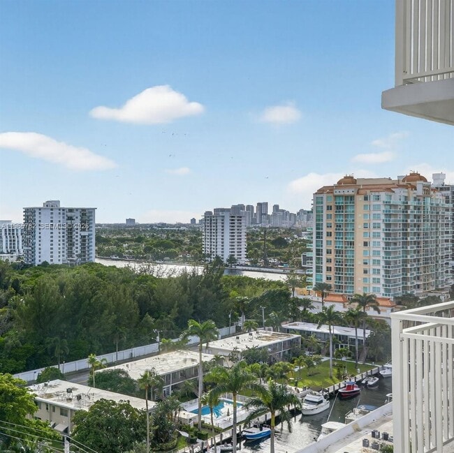 Building Photo - 3000 E Sunrise Blvd